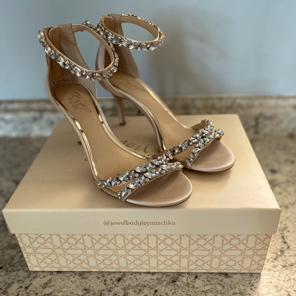 Badgley Mischka Jewel Caroline Champagne Bridal Heels with Box size 7.5